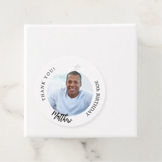 Zwart wit aangepaste foto man kerel verjaardag bedankjes labels (In situ)