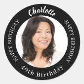 Zwart wit aangepaste foto vrouw verjaardag ronde sticker (Voorkant)
