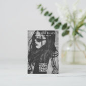 Zwart-wit aangepaste fotosjabloon visitekaartje (Staand voorkant)