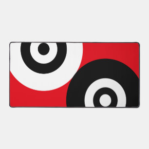Zwart-wit abstracte cirkels op rood bureaumat