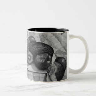 zwart-wit afbeelding met stilleven van exotische v tweekleurige koffiemok