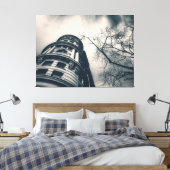 Zwart-wit architectonisch gebouw en boom canvas afdruk (Insitu (Slaapkamer))