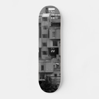 Zwart-wit architecturaal  persoonlijk skateboard