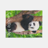 Zwart-wit Baby Panda Cub in Tree Cuddle Me Fleece Deken (Voorkant (Horizontaal))