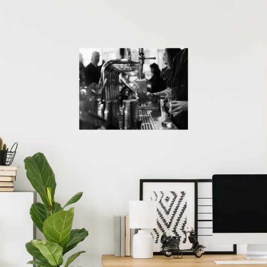 Zwart-wit bar scene gieten verse Draft Beer Poster (Thuiskantoor)