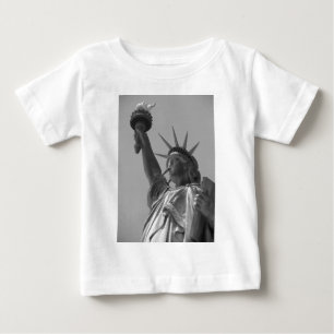 Zwart-wit beeld van de Liberty New York City