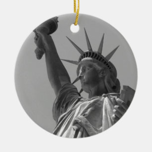 Zwart-wit beeld van de Liberty New York City Keramisch Ornament