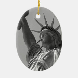 Zwart-wit beeld van de Liberty New York City Keramisch Ornament