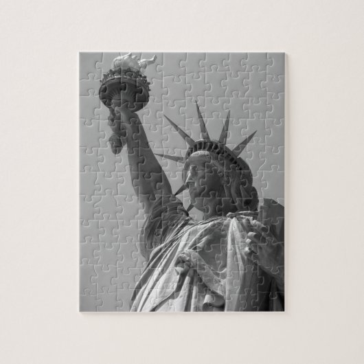 Zwart-wit beeld van de Liberty New York City Legpuzzel (Verticaal)