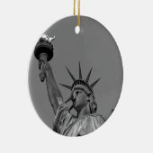 Zwart-wit beeld van de Vrijheid New York Keramisch Ornament (Rechts)