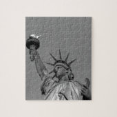 Zwart-wit beeld van de Vrijheid New York Legpuzzel (Verticaal)