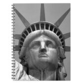 Zwart-wit beeld van de Vrijheid New York Notitieboek (Voorkant)