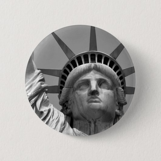 Zwart-wit beeld van de Vrijheid New York Ronde Button 5,7 Cm (Voorkant)