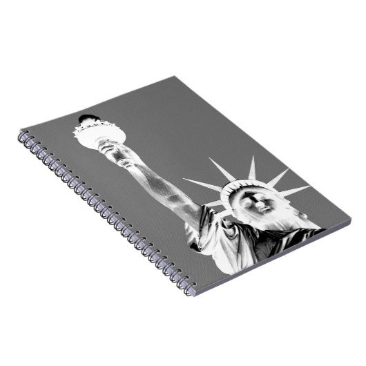 Zwart-wit beeld van Liberty New York City Notitieboek (Rechterzijde)