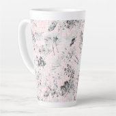 Zwart-wit behang met een prachtig blad de latte mok (Linkerhoek)