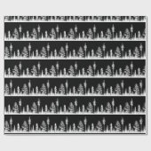 Zwart-wit besneeuwd winterbos cadeaupapier (Vlak)