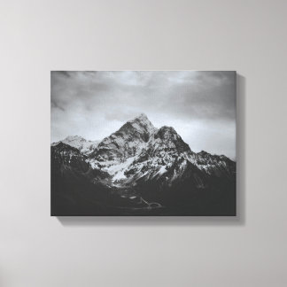 Zwart-wit besneeuwde berg afbeelding op canvas afdruk