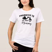 Zwart & Wit Bevorderd tot Mamma 2026 Tri-Blend Shirt (Voorkant)