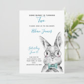 Zwart-wit blauw Bunny is twee verjaardag Kaart (Staand voorkant)