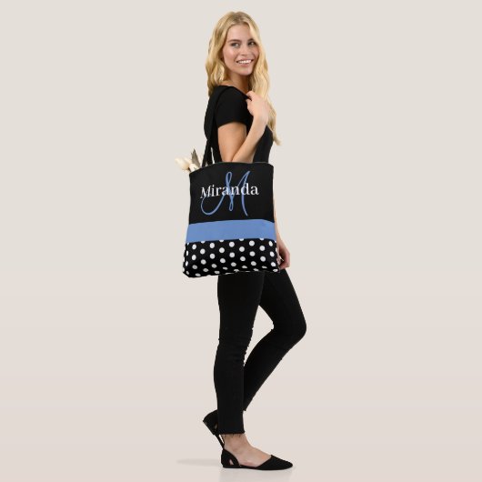 Zwart Wit Blauw Monogram Script Polka Dots Tote Bag (Op model)