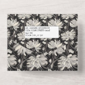 Zwart-wit Bloemen en Veren Bruiloft All In One Uitnodiging (Achterkant)