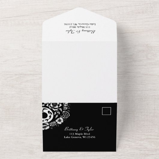 Zwart-wit Bloemen Yin Yang bruiloft All In One Uitnodiging (Buitenkant)