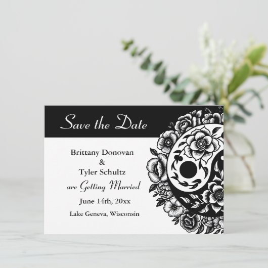 Zwart Wit Bloemen Yin Yang Bruiloft Save the Date Kaart (Staand voorkant)