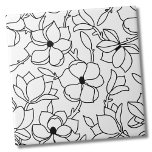 Zwart wit bloemenpatroon tegeltje<br><div class="desc">Gebruik dit eenvoudige en chique zwart-wit magnolia bloemenpatroon als achtergrond om uw leefruimte aan te passen. Je kunt ook de achtergrondkleur veranderen om het echt je eigen look te maken. Bovendien kun je de zwarte bloemlijnen ook een compleet andere kleur geven! Of je deze tegel wilt gebruiken als een klein...</div>