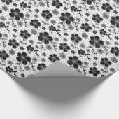 Zwart-wit bloemenprint cadeaupapier (Hoek)