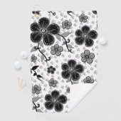 Zwart-wit bloemenprint golfhanddoek (Insitu)