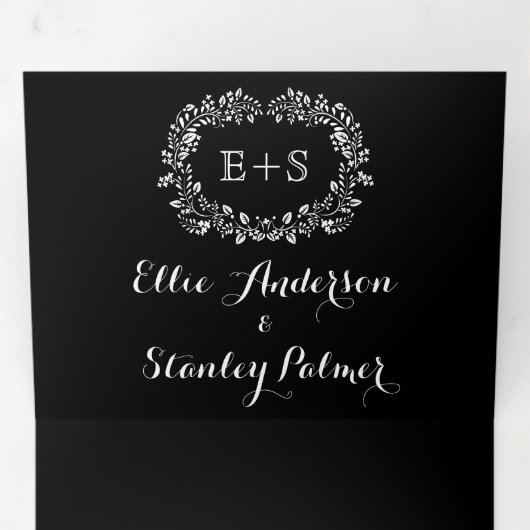 Zwart-wit bloemig lijst met initialen bruiloft drieluik uitnodiging (Binnenzijde eerst)