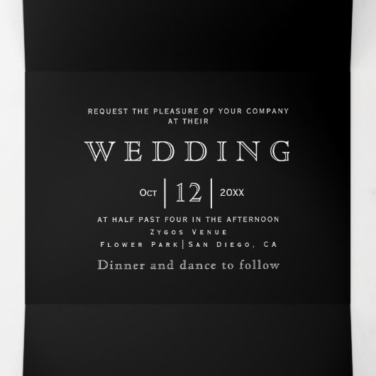 Zwart-wit bloemig lijst met initialen bruiloft drieluik uitnodiging (Binnenkant midden)