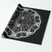 Zwart-wit bloemmotief mandala cadeaupapier (Uitgerold)
