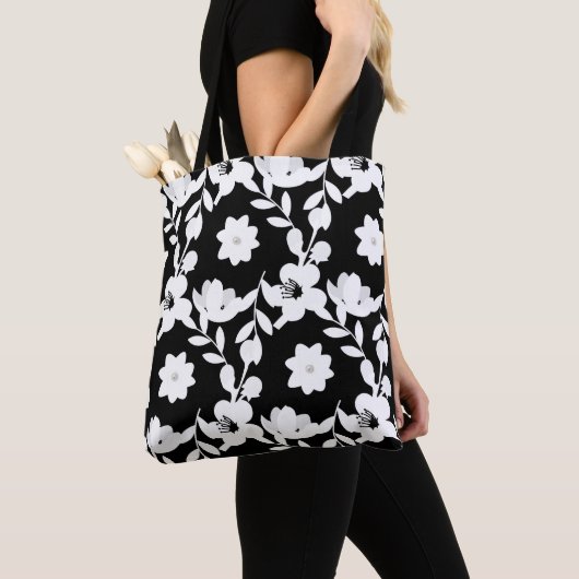 Zwart-wit bloemmotief met parels tote bag (Dichtbij)