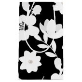 zwart-wit bloempatroon en parels klein cadeauzakje (Voorkant)