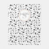 Zwart-wit bloempatroon - naam en monogram fleece deken (Voorkant)