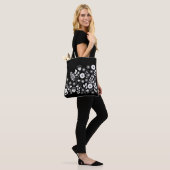 Zwart-wit Boho Wildflower Tote Bag (Op model)
