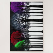 Zwart-wit bos met sporen van kleur legpuzzel (Verticaal)