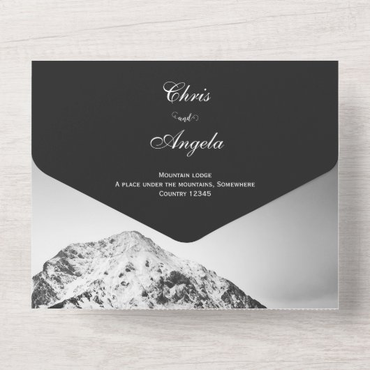 Zwart-wit bruiloft onder de bergen all in one uitnodiging (Achterkant)
