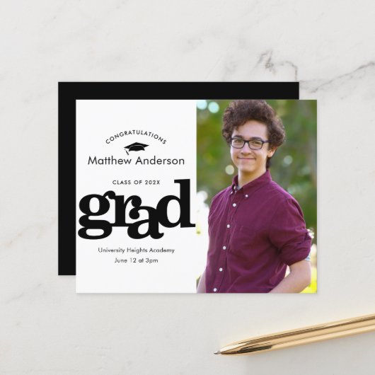 Zwart-wit budget foto afstuderen uitnodiging (Voorkant / Achterkant in situ)