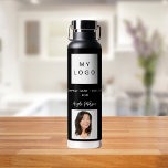 Zwart wit business logo naam handtekening foto waterfles<br><div class="desc">Een zwarte achtergrond. Personaliseer en voeg uw zakelijke logo,  tekst (of verwijder) naam en een profielfoto toe. Witte tekst.</div>