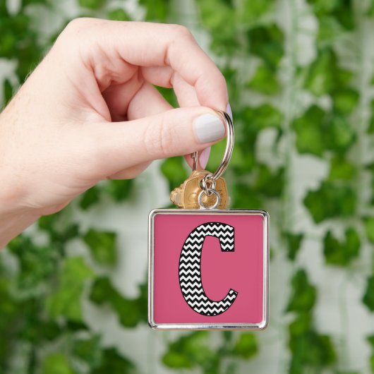 Zwart-wit Chevron "C" Monogram Vierkante Sleutelha Sleutelhanger (Hand)