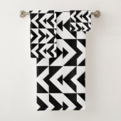 Zwart-wit Chevron geometrisch patroon Bad Handdoek (Insitu)