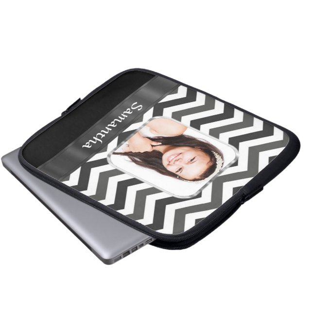 Zwart-wit chevron laptop sleeve (Voorkant onderkant)