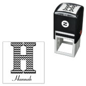 Zwart-wit Chevron Letter H Monogram Zelfinktende Stempel (In situ)
