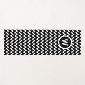 Zwart-wit Chevron patroon monogram Yogamat (Voorkant (horizontaal))