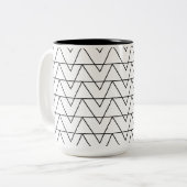 Zwart-wit Chevron Stripe Pattern Tweekleurige Koffiemok (Voorkant links)