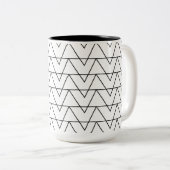 Zwart-wit Chevron Stripe Pattern Tweekleurige Koffiemok (Voorkant rechts)