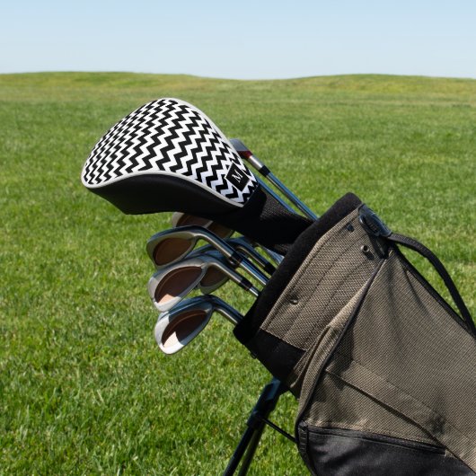 Zwart-wit chevron zigzagpatroon golfheadcover (Insitu)