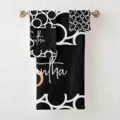 Zwart-wit cirkelpatroon met monogram bad handdoek (Insitu)
